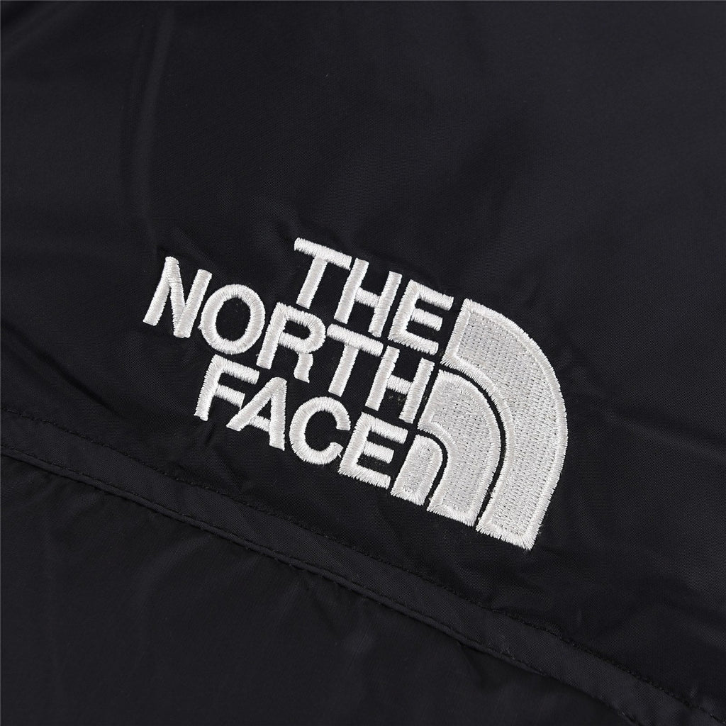 The North Face 700 Fill Puffer Vest | Black | Women's & Men's Layering Style