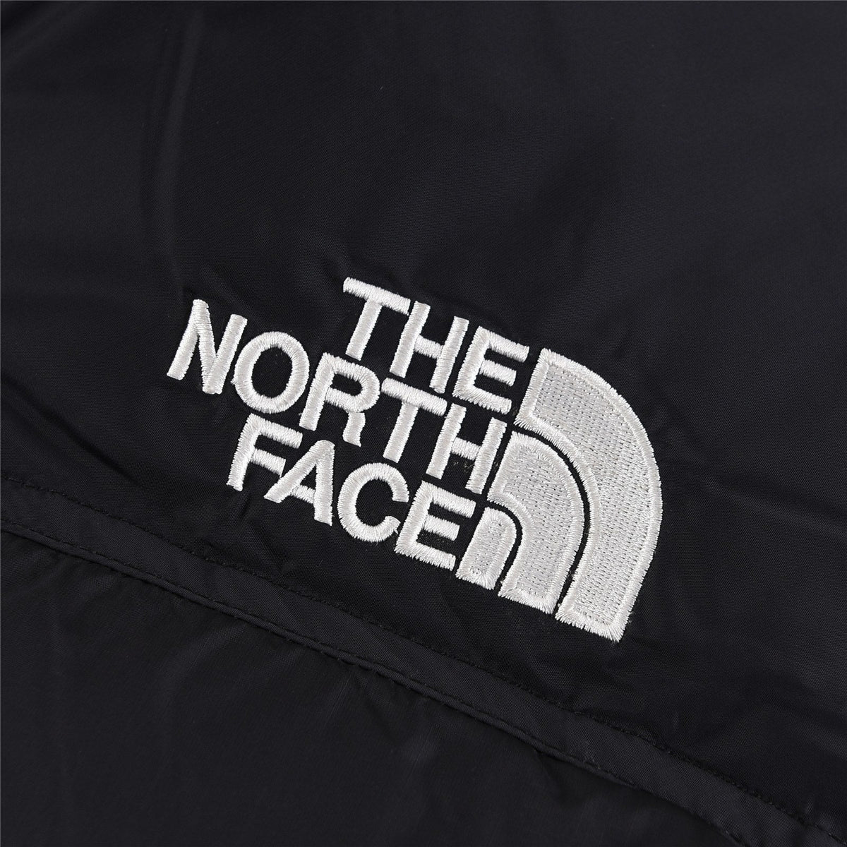 The North Face 700 Fill Puffer Vest | Black | Women's & Men's Layering Style