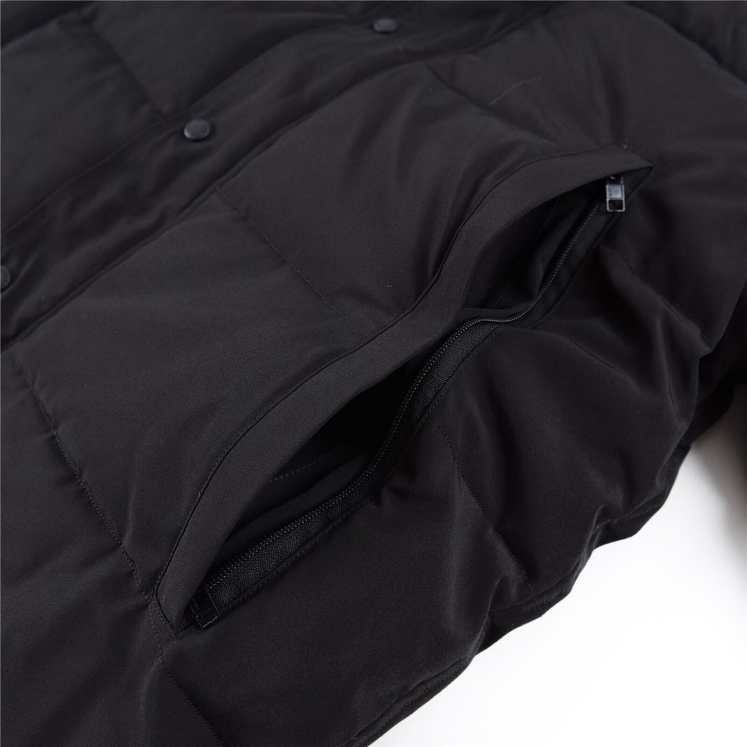 Canada Goose Women's Men's Hooded Down Jacket with Coyote Fur - Black