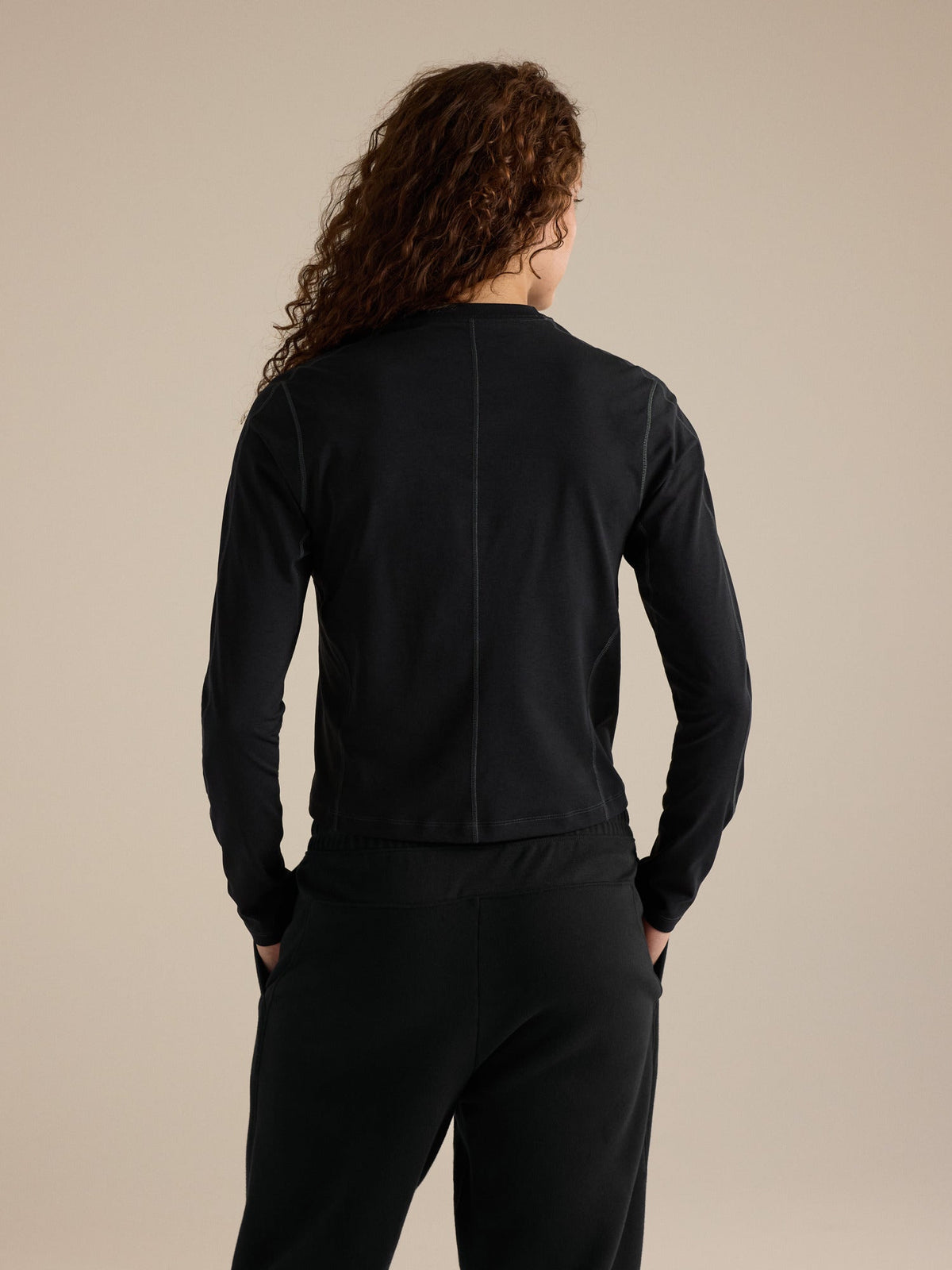 Arc'teryx Women's Long-Sleeve Crew Base Layer – Black