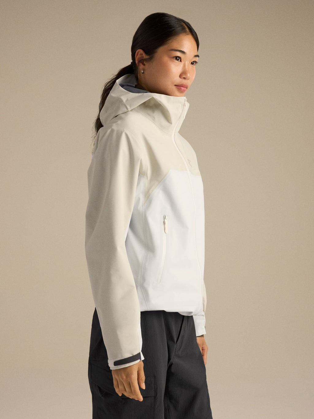 Arc'teryx Beta Women's Jacket – White / Beige