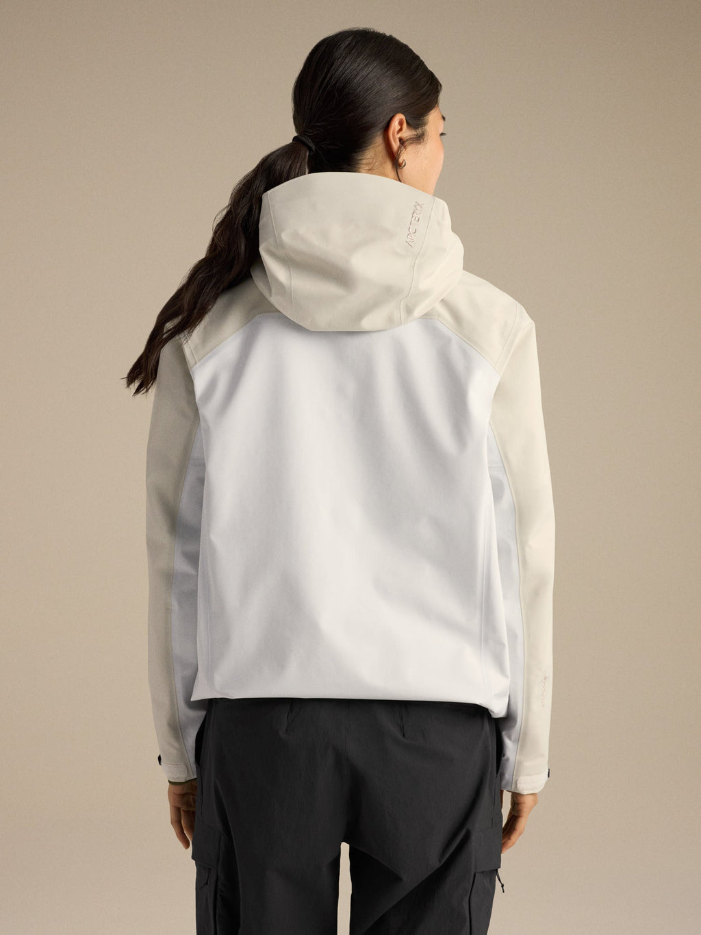 Arc'teryx Beta Women's Jacket – White / Beige