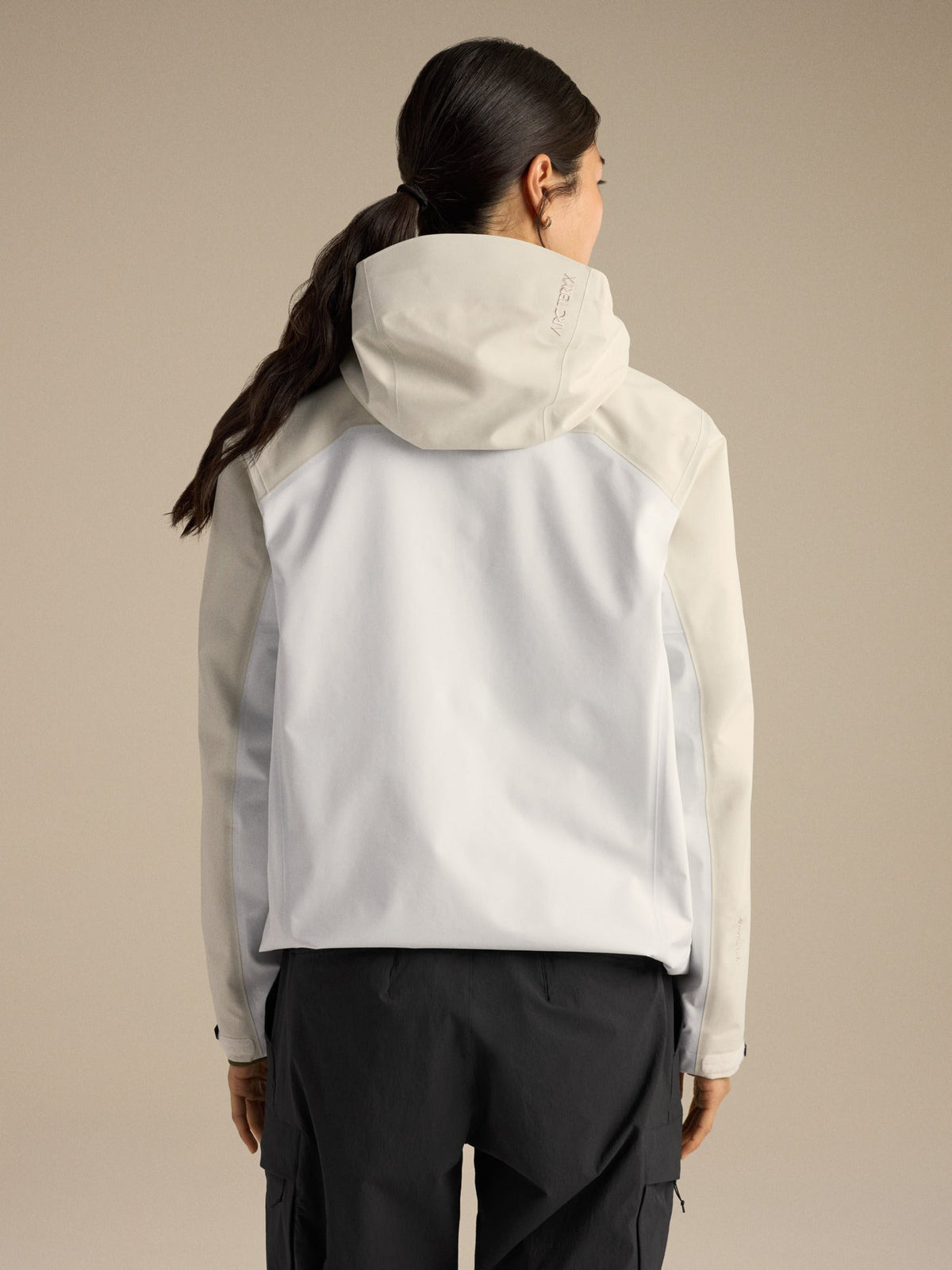 Arc'teryx Beta Women's Jacket – White / Beige