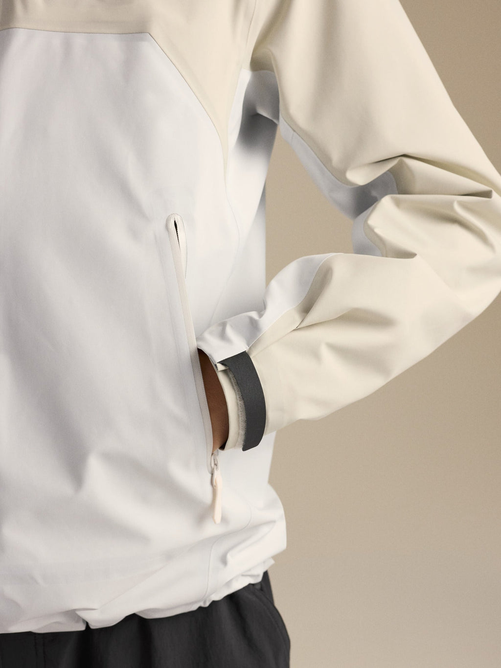 Arc'teryx Beta Women's Jacket – White / Beige